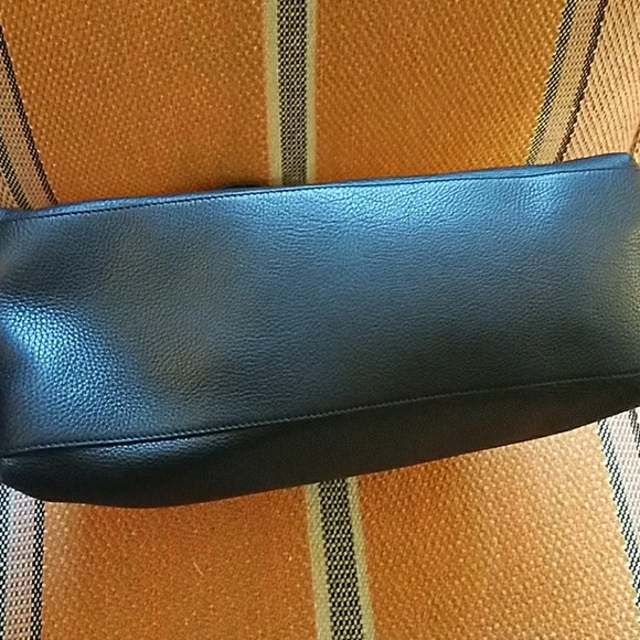 Black leather Gucci purse - Picture 3 of 6